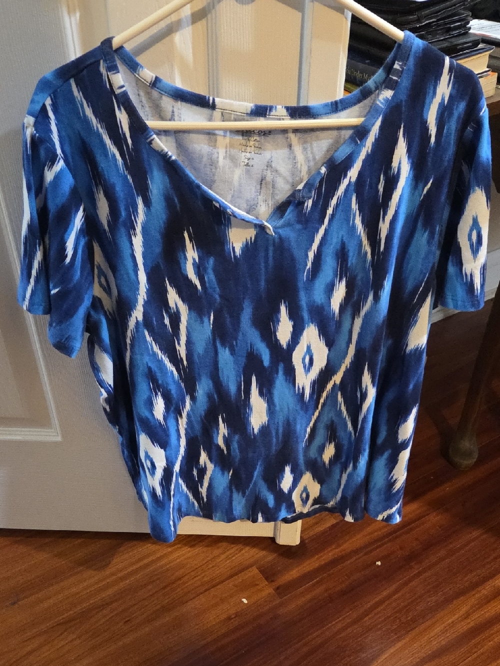Chico's Blue and White Ikat V-Neck Short Sleeve Top